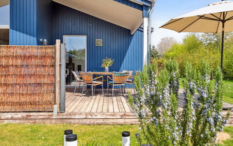 Snari - 700M from the Sea: Flooring, Muur, Verdieping, Interieur Ontwerp, Hout, Plafond, Houten Vloer, Verlichting, Meubilair, Laminaatvloer