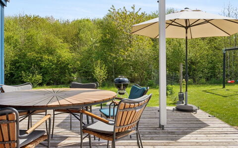Snari - 700M from the Sea: Flooring, Muur, Verdieping, Interieur Ontwerp, Hout, Plafond, Houten Vloer, Verlichting, Meubilair, Laminaatvloer