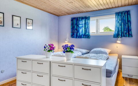 Rathi - from the Sea: Meubilair, Interieur Ontwerp, Slaapkamer, Bed, Verdieping, Verlichting, Plafond, Flooring, Kamer, Bedding