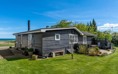 Welma - 200M from the Sea: Huis, Huis, Verblijf, Dak, Land Lot, Siding, Veranda, Landgoed, Boerderij, Plank