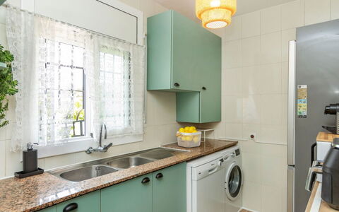 Antem: Major Appliance, Interieur Ontwerp, Keuken, Countertop, Toestel Van De Keuken, Flooring, Cabinetry, Plafond, Wasmachine, Verdieping