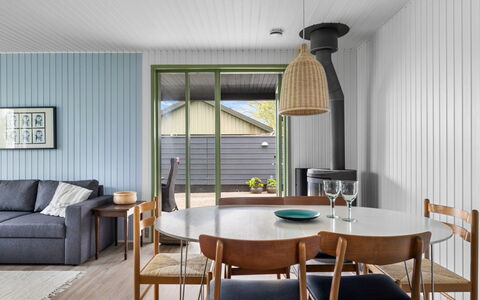 Andine - 250M from the Sea: Meubilair, Interieur Ontwerp, Flooring, Hout, Tafel, Verdieping, Keuken En Eettafel, Eetkamer, Plafond, Stoel