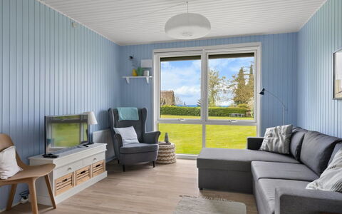 Andine - 250M from the Sea: Flooring, Hout, Interieur Ontwerp, Meubilair, Verdieping, Plafond, Huis, Houten Vloer, Kamer, Woonkamer