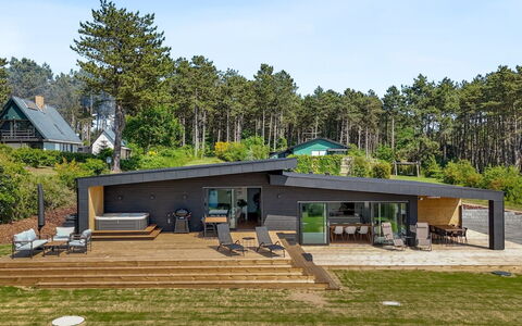 Arjuna - 750M from the Sea: Hout, Huis, Veranda, Dek, Hardwood, Dak, Beits, Houten Vloer, Eco Hotel