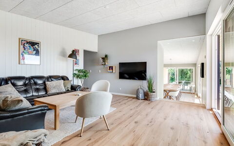Arjuna - 750M from the Sea: Hout, Huis, Veranda, Dek, Hardwood, Dak, Beits, Houten Vloer, Eco Hotel