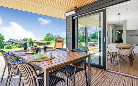 Arjuna - 750M from the Sea: Hout, Huis, Veranda, Dek, Hardwood, Dak, Beits, Houten Vloer, Eco Hotel