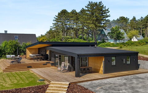Arjuna - 750M from the Sea: Hout, Huis, Veranda, Dek, Hardwood, Dak, Beits, Houten Vloer, Eco Hotel