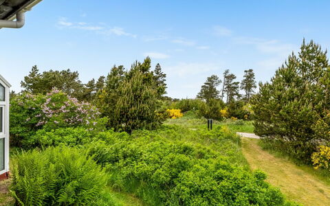 Kaare - 250M from the Sea: Meubilair, Buitenmeubels, Tableware, Tafel, Drinkware, Stoel, Buitentafel, Voedsel, Fles