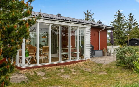 Kaare - 250M from the Sea: Meubilair, Buitenmeubels, Tableware, Tafel, Drinkware, Stoel, Buitentafel, Voedsel, Fles