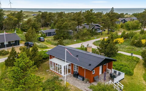 Kaare - 250M from the Sea: Meubilair, Buitenmeubels, Tableware, Tafel, Drinkware, Stoel, Buitentafel, Voedsel, Fles