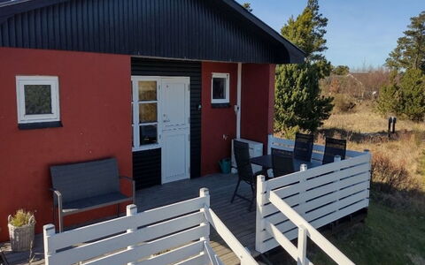 Kaare - 250M from the Sea: Meubilair, Buitenmeubels, Tableware, Tafel, Drinkware, Stoel, Buitentafel, Voedsel, Fles