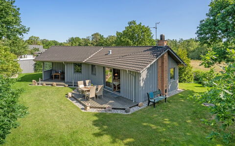 Steffenie - 250M from the Sea: Hout, Huis, Veranda, Dek, Hardwood, Dak, Beits, Houten Vloer, Eco Hotel