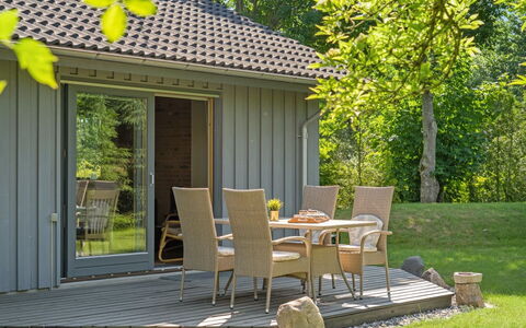 Steffenie - 250M from the Sea: Hout, Huis, Veranda, Dek, Hardwood, Dak, Beits, Houten Vloer, Eco Hotel