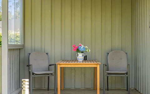 Steffenie - 250M from the Sea: Hout, Huis, Veranda, Dek, Hardwood, Dak, Beits, Houten Vloer, Eco Hotel