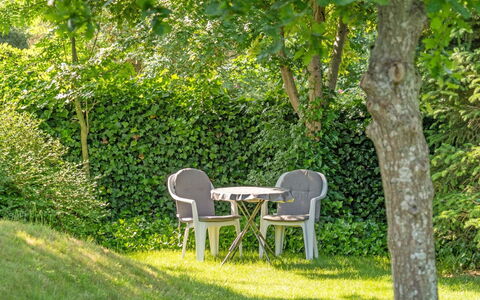 Steffenie - 250M from the Sea: Hout, Huis, Veranda, Dek, Hardwood, Dak, Beits, Houten Vloer, Eco Hotel