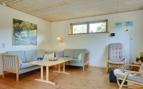 Steffenie - 250M from the Sea: Hout, Huis, Veranda, Dek, Hardwood, Dak, Beits, Houten Vloer, Eco Hotel