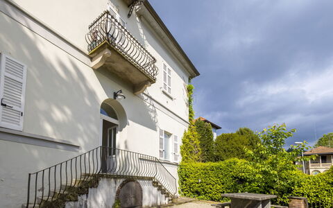 Meina 150: Struik, Woongebied, Huis, Landgoed, Tuin, Gazon, Landscaping, Werf, Herenhuis, Villa