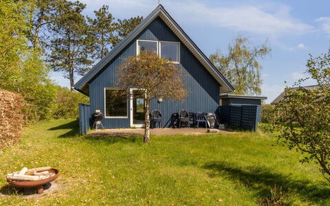 Naina - 200M from the Sea: Blauw, Struik, Verblijf, Groundcover, Tuin, Landgoed, Schaduw, Landscaping, Boerderij, Eco Hotel