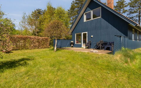 Naina - 200M from the Sea: Blauw, Struik, Verblijf, Groundcover, Tuin, Landgoed, Schaduw, Landscaping, Boerderij, Eco Hotel