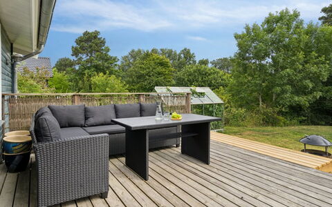 Esme - 225M to the Fjord: Blauw, Struik, Verblijf, Groundcover, Tuin, Landgoed, Schaduw, Landscaping, Boerderij, Eco Hotel