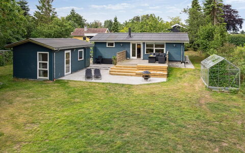 Esme - 225M to the Fjord: Blauw, Struik, Verblijf, Groundcover, Tuin, Landgoed, Schaduw, Landscaping, Boerderij, Eco Hotel