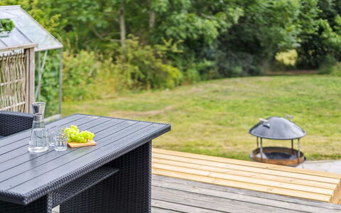 Esme - 225M to the Fjord: Blauw, Struik, Verblijf, Groundcover, Tuin, Landgoed, Schaduw, Landscaping, Boerderij, Eco Hotel