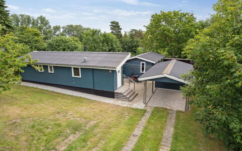 Esme - 225M to the Fjord: Blauw, Struik, Verblijf, Groundcover, Tuin, Landgoed, Schaduw, Landscaping, Boerderij, Eco Hotel