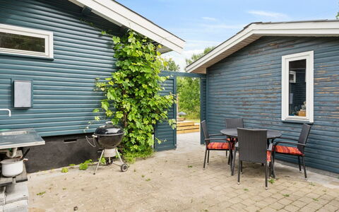 Esme - 225M to the Fjord: Blauw, Struik, Verblijf, Groundcover, Tuin, Landgoed, Schaduw, Landscaping, Boerderij, Eco Hotel