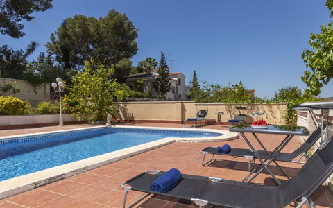 Refuge de la Mer: Zwembad, Buitenmeubels, Stoel, Kamerplant, Toevlucht, Hotel, Patio, Balkon, Villa