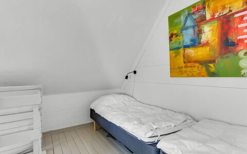 Ilze - 20M from the Sea: Dak, Huis, Huis, Verblijf, Deur, Siding, Dek, Veranda, Plank, Hardwood