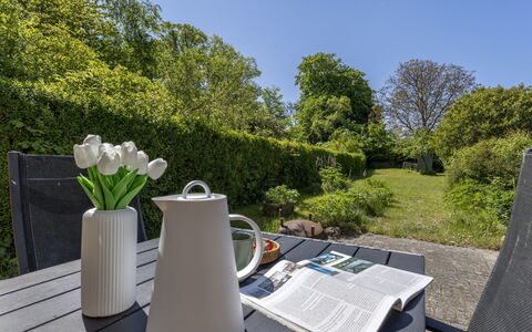 Ilze - 20M from the Sea: Dak, Huis, Huis, Verblijf, Deur, Siding, Dek, Veranda, Plank, Hardwood
