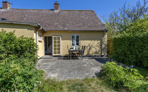 Ilze - 20M from the Sea: Dak, Huis, Huis, Verblijf, Deur, Siding, Dek, Veranda, Plank, Hardwood