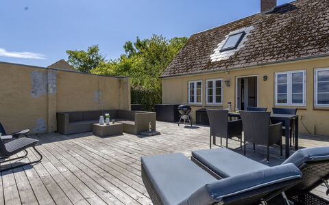 Ilze - 20M from the Sea: Dak, Huis, Huis, Verblijf, Deur, Siding, Dek, Veranda, Plank, Hardwood