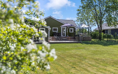 Naya - 500M from the Sea: Gras, Huis, Huis, Woongebied, Verblijf, Dak, Land Lot, Tuin, Gazon, Siding