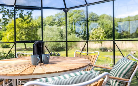 Naya - 500M from the Sea: Tuin, Schaduw, Buitenmeubels, Glas, Buitentafel, Stoel, Eco Hotel, Landscaping, Outdoor Structuur, Natuurlijk Materiaal