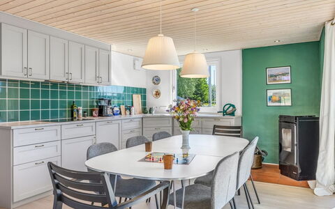 Naya - 500M from the Sea: Meubilair, Interieur Ontwerp, Flooring, Keuken En Eettafel, Keuken, Tafel, Plafond, Stoel, Eetkamer, Verdieping