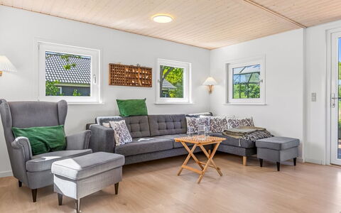 Naya - 500M from the Sea: Meubilair, Interieur Ontwerp, Flooring, Bankstel, Verdieping, Hout, Houten Vloer, Woonkamer, Plafond, Kamer