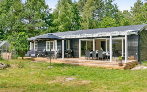 Fridborg - 425M from the Sea: Vegetation, Struik, De Lente, Verblijf, Tuin, Schaduw, Backyard, Werf, Stoel