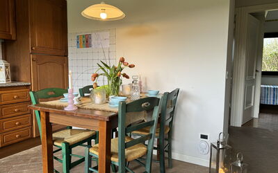 Alfa 7: Meubilair, Interieur Ontwerp, Flooring, Eetkamer, Stoel, Tafel, Hout, Keuken En Eettafel, Verdieping, Kamer