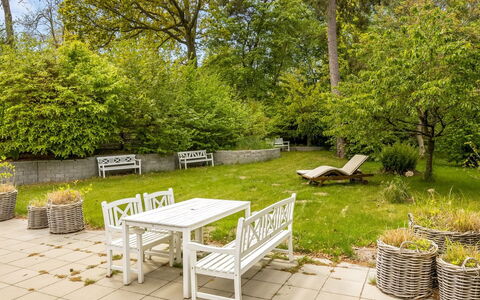 Afke - 660M from the Sea: Meubilair, Blad, Buitenmeubels, Struik, Tuin, Stoel, Groundcover, De Lente, Buitentafel, Schaduw