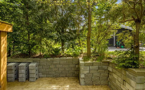 Afke - 660M from the Sea: Steen, Stenen Muur, Tuin, Metselwerk, Schaduw, Flagstone, Beton, Plank, Landscaping