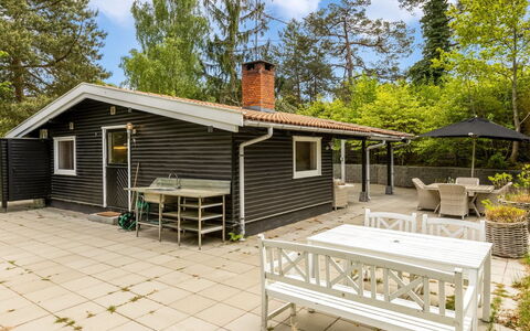 Afke - 660M from the Sea: Gebouw, Huis, Venster, Huis, Dak, Woongebied, Struik, Verblijf, Land Lot