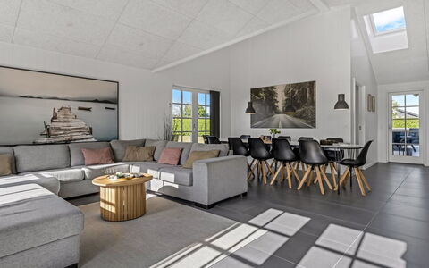 Annina - 250M from the Sea: Dak, Huis, Huis, Verblijf, Deur, Siding, Dek, Veranda, Plank, Hardwood