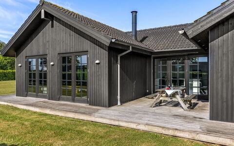 Annina - 250M from the Sea: Dak, Huis, Huis, Verblijf, Deur, Siding, Dek, Veranda, Plank, Hardwood