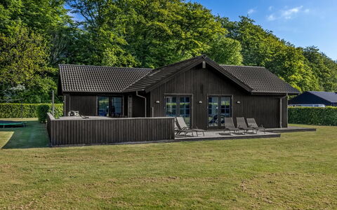 Annina - 250M from the Sea: Dak, Huis, Huis, Verblijf, Deur, Siding, Dek, Veranda, Plank, Hardwood