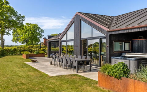 Goesta - 250M from the Sea: Landgoed, Schaduw, Oprit, Boerderij