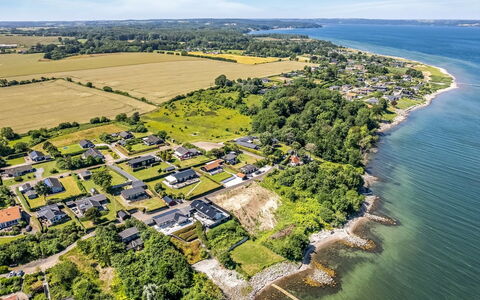Tobias - 45M to the Fjord: Kust, Vogelperspectief, Kust En Oceanic Landvormen, Woongebied, Zee, Landschap, Luchtfotografie, Oceaan, Voorstad, Stedelijk Ontwerp