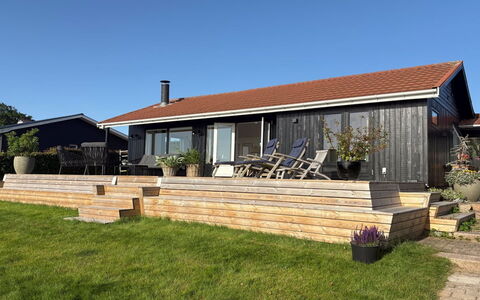 Tobias - 45M to the Fjord: Gebouw, Hout, Huis, Dak, Huis, Woongebied, Verblijf, Siding, Land Lot, Veranda