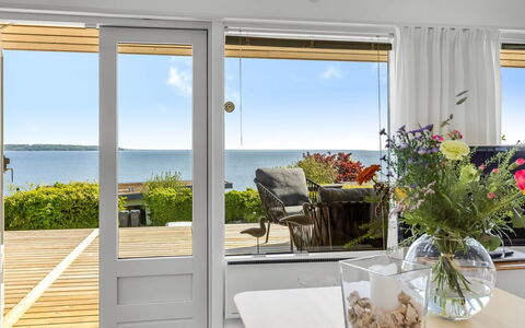 Tobias - 45M to the Fjord: Huis, Huis, Deur, Dak, Verblijf, Landgoed, Tuin, Schaduw, Siding, Werf