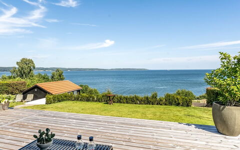 Tobias - 45M to the Fjord: Huis, Huis, Deur, Dak, Verblijf, Landgoed, Tuin, Schaduw, Siding, Werf